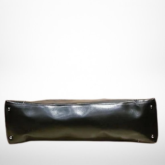 Gorgeous CHANEL handbag w/ large CC logo. Black shiny leather monili metal trim - Picture 6 of 16